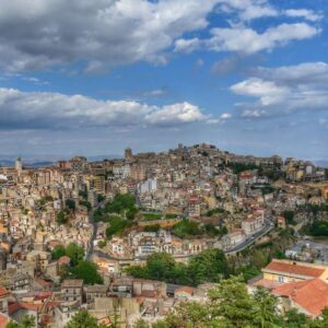 "panoramica enna sicilia vista dall alto"