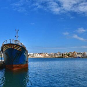 "marsala vecchia nave ancorata al porto"