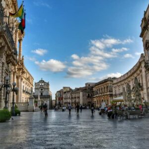 "bellissima piazza ortigia marmo bianco"