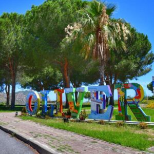 "scritta comune di oliveri colorata"