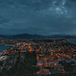 "visuale dall alto milazzo di sera"