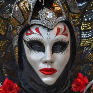 "sguardi tra le maschere veneziane"