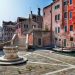 "campo veneziano con ponte e pozzo"