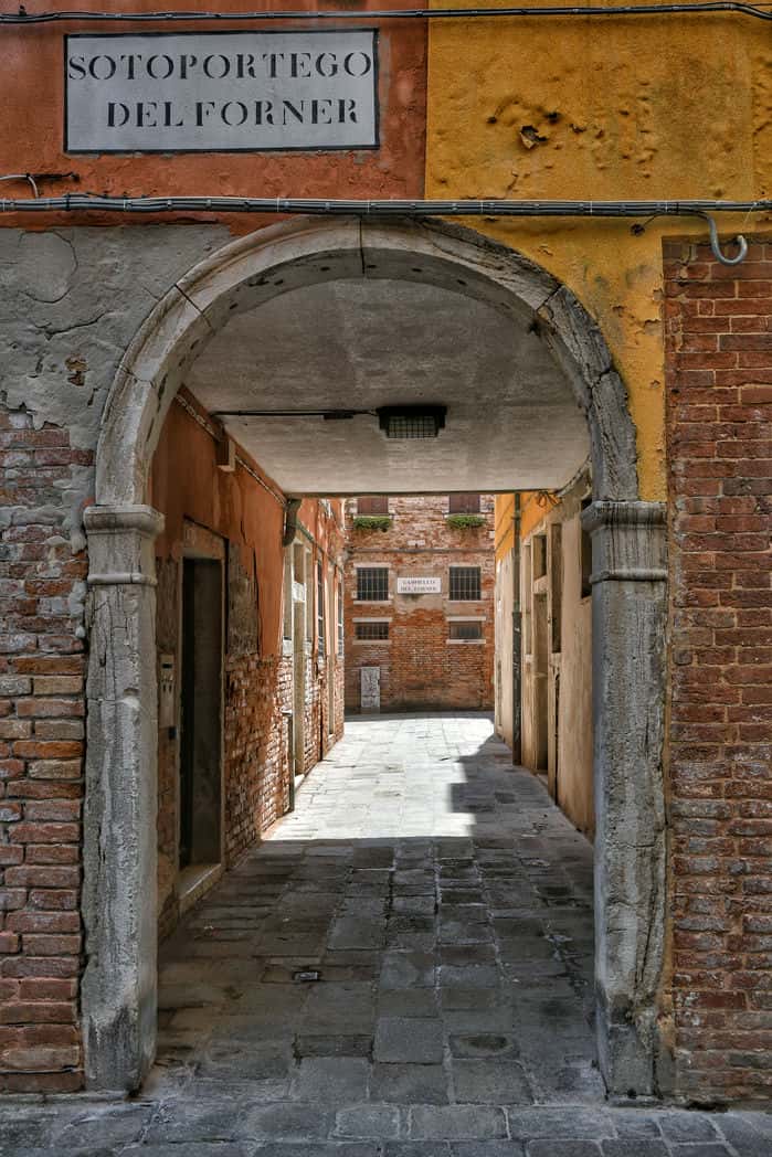 "ingresso ad arco sotoportego"