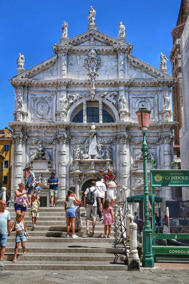 "facciata barocca marmo bianco chiesa di san moise"