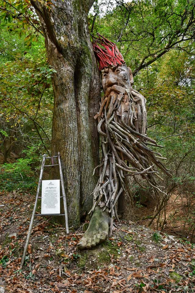 "el matharol scultura fatta con rami"