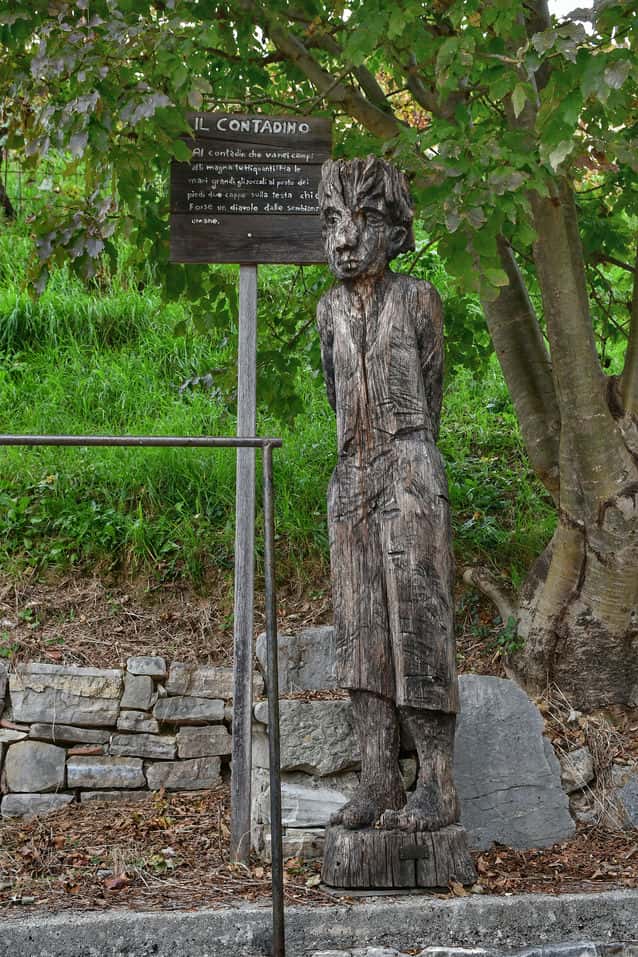 "scultura in legno il contadino"