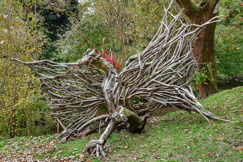 ""scultura in rami di albero drago moncader"