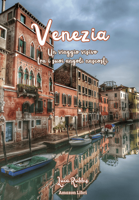 "libro venezia in foto di luca rubbis copertina immagine di palazzo veneziano"