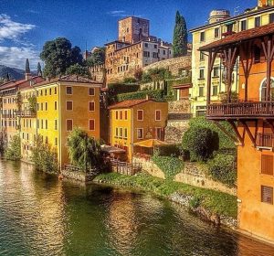 "bassano del grappa case colorate"